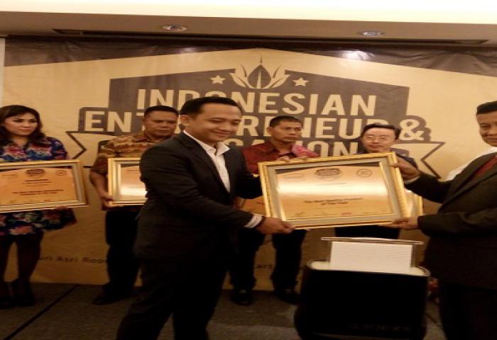 Aruna Hidayatullah Raih Indonesian Entrepreneur and Education Award 2017 untuk Al Qodiri